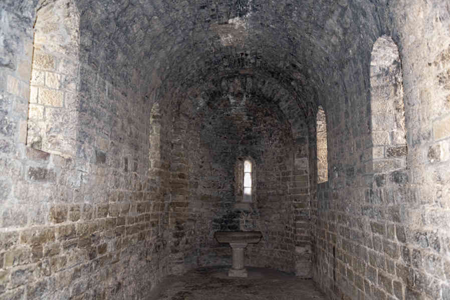 Huesca - Loarre - castillo de Loarre 49 - iglesia de Santa María.jpg